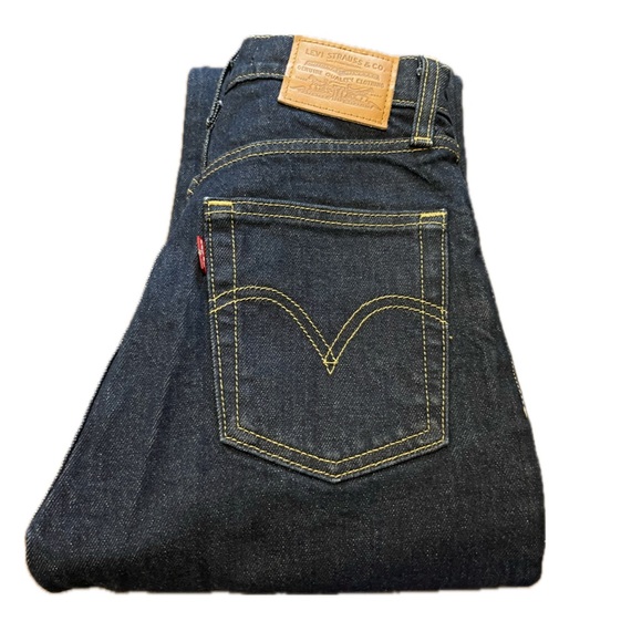 Levi’s • Premium • Denim • Size 23 • Length 33 • Button Fly • Ribcage Boot • - Picture 5 of 6
